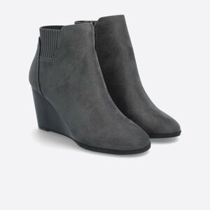 NWT Market Spruce Women’s Suede Booties Size 8.5